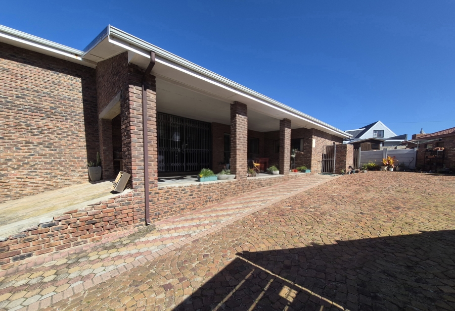 5 Bedroom Property for Sale in Dana Bay Western Cape